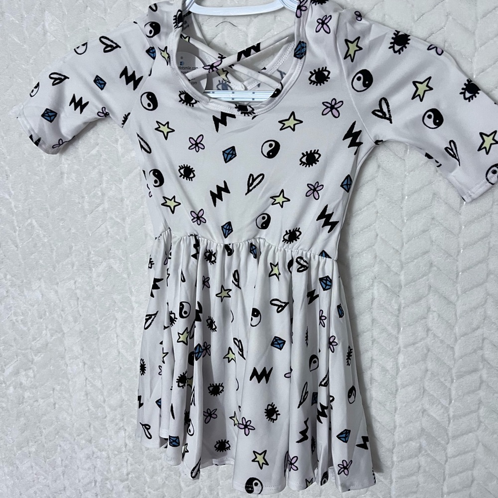 Set de 4 vestidos diferentes colores  size 2 T